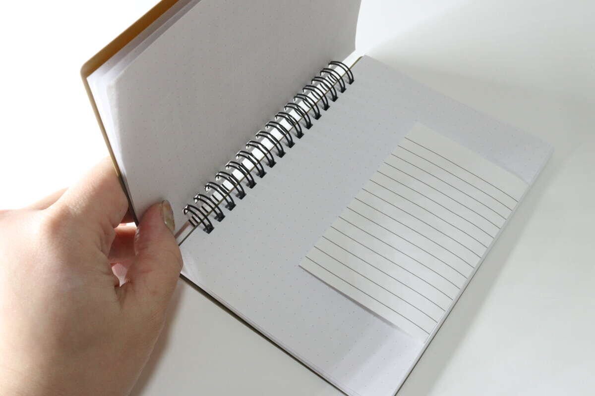 ノート罫線入ふせん(カバー付、30枚) 折り込める ノート罫線入ふせん(カバー付、30枚) 折り込める