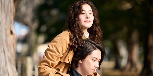 山下智久＆新木優子、温かい愛溢れる場面写真解禁 アジア公開記念ツアー開催決定＜SEE HEAR LOVE＞ - モデルプレス