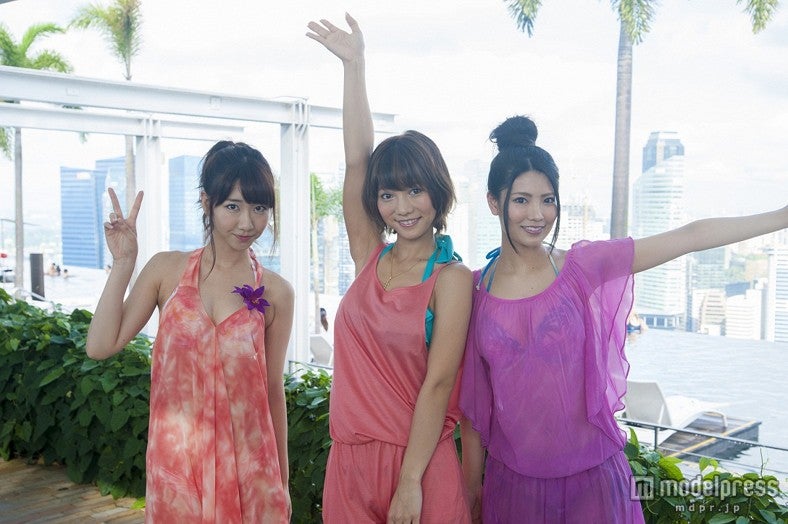 フレンチ・キス（左から）柏木由紀、高城亜樹、倉持明日香（C）テレビ東京