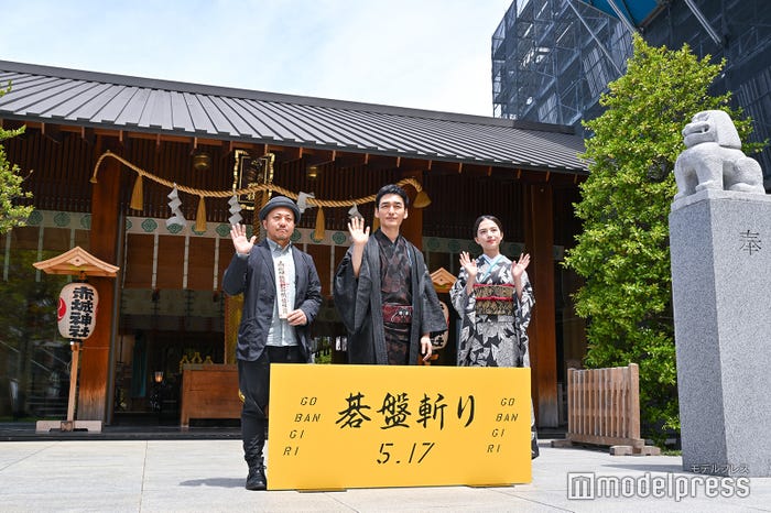 (左から)白石和彌監督、草なぎ剛、清原果耶(C)モデルプレス