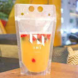 テイクアウトドリンク980円(税込)(C)LAPONE ENTERTAINMENT