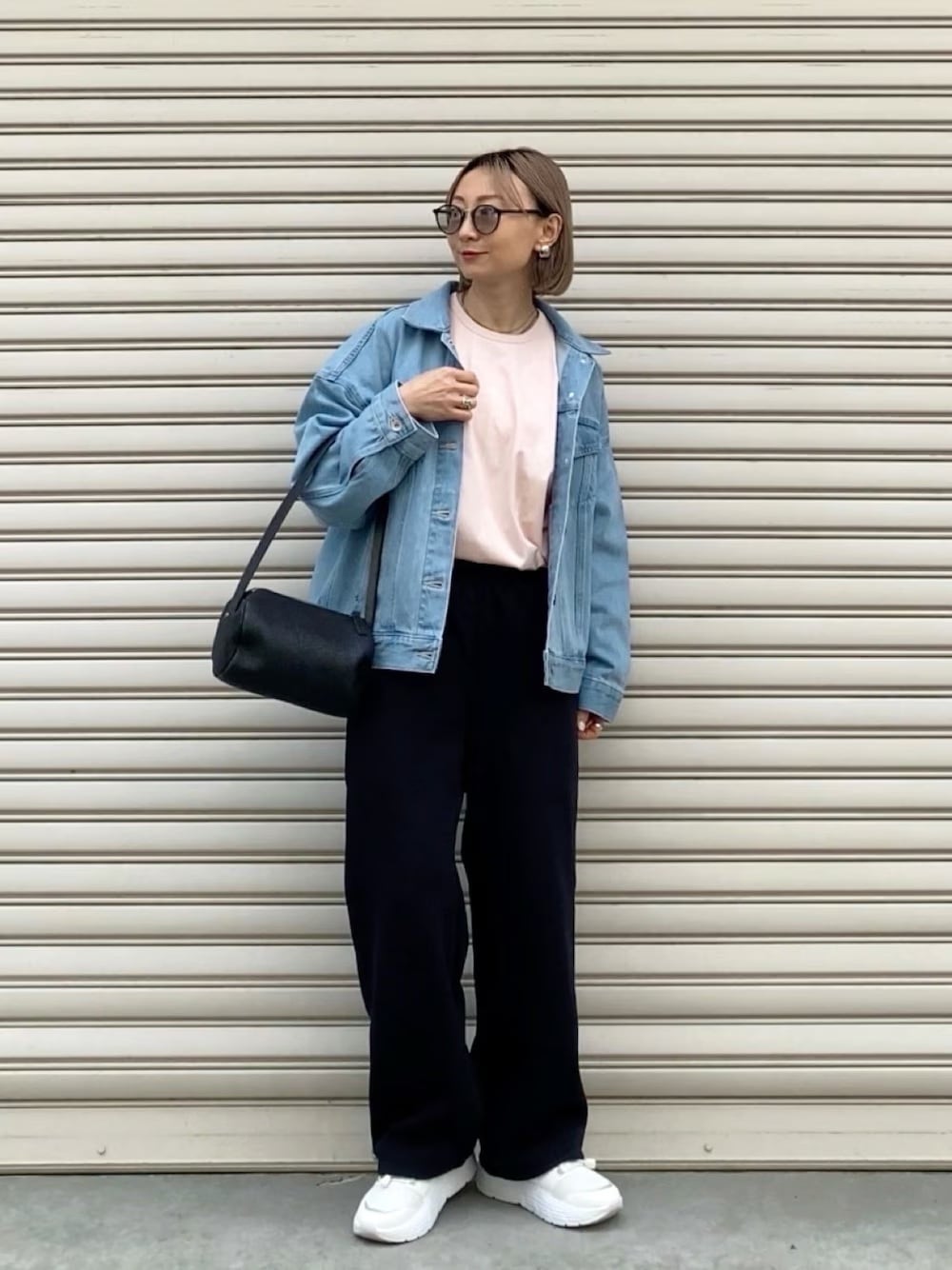 ブラックはスウェットパンツ初心者さんにもおすすめ 出典:WEAR
