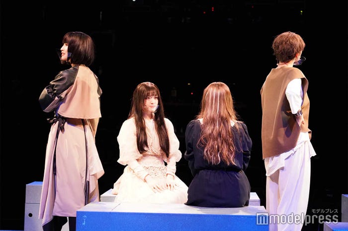 (左から2番目)松村沙友理「雨の塔」ゲネプロの様子(C)モデルプレス