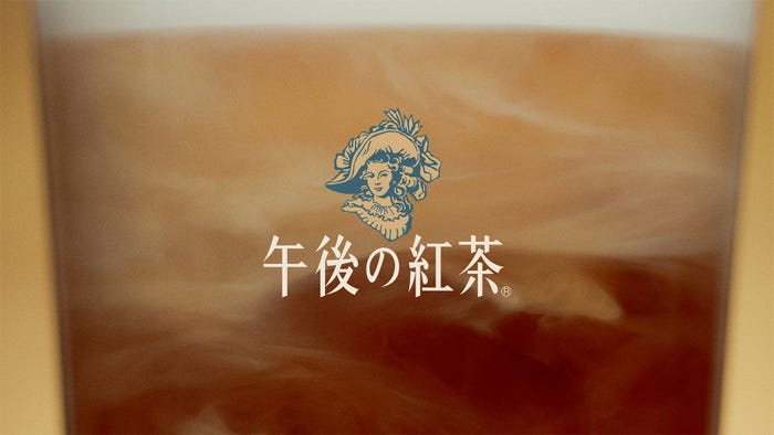 新CM「紅茶のラテ」篇(提供写真)
