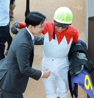 【菊花賞】平成生まれ初！上原佑師が菊戴冠 21歳差コンビで初G1制覇「折り合いは完璧で、最後はいい脚を使ってくれた」