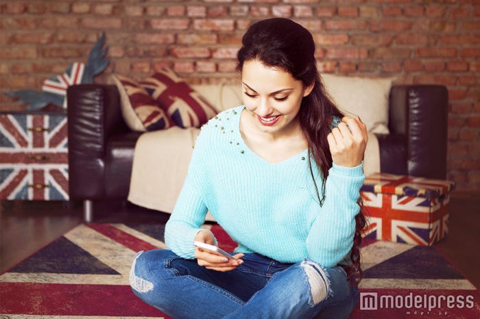 スマホ以外の情報にも目を向けてみよう (photo by Dasha Petrenko/Fotolia)