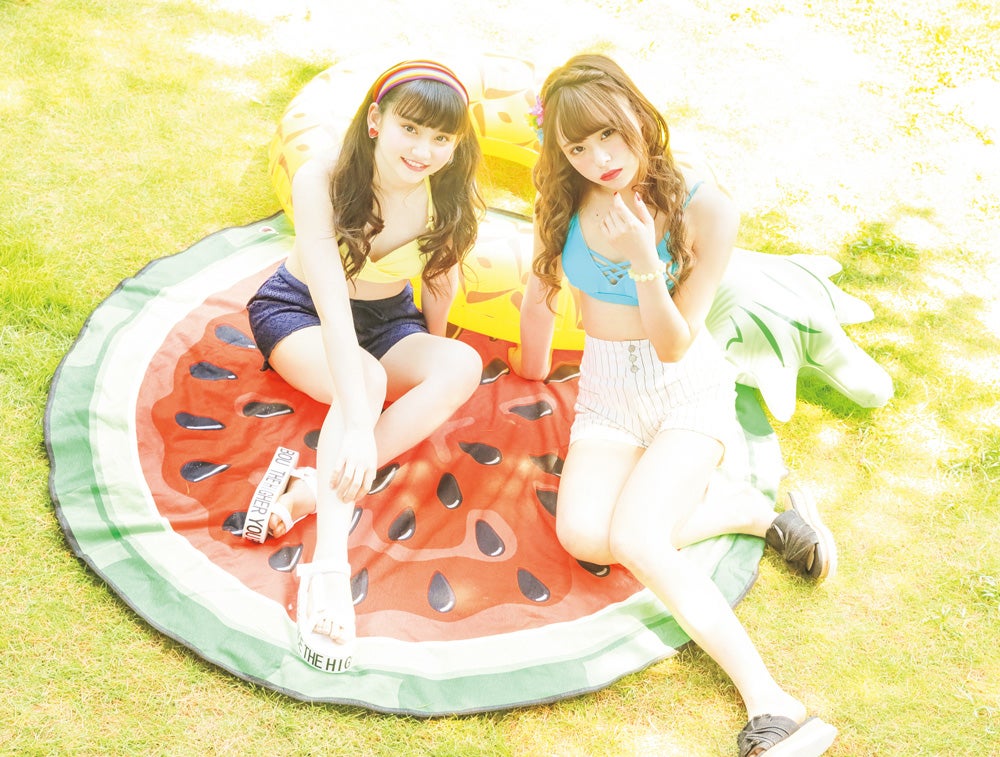 石橋宇輪、佐藤麗奈（画像提供：徳間書店）