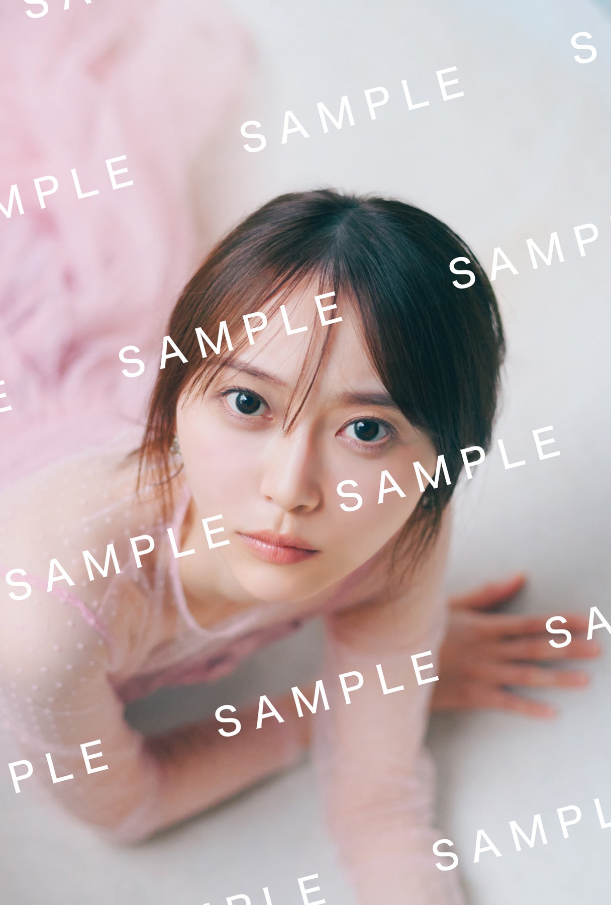 弓木奈於 1st写真集特典ポストカード：楽天ブックス／撮影：三瓶康友／ワン・パブリッシング