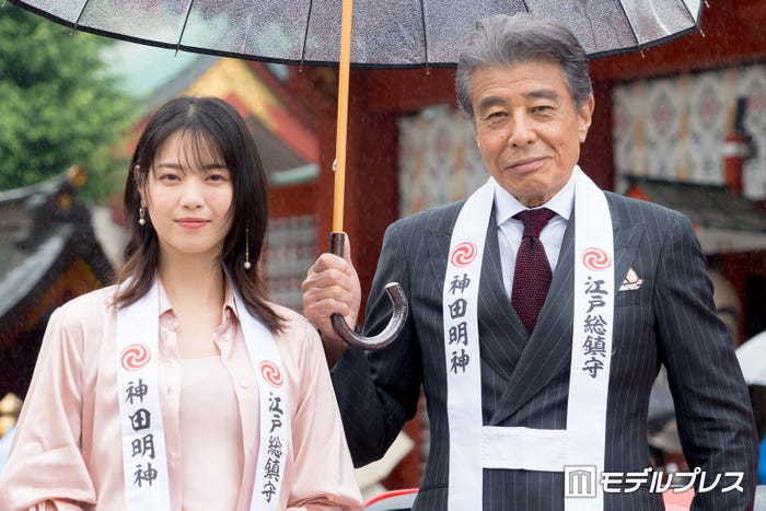 西野七瀬、舘ひろし(C)モデルプレス