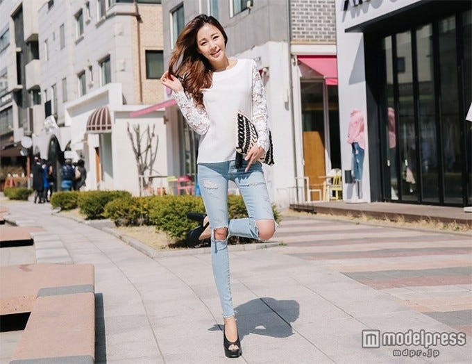 長袖コットンレーストップス「OGAGE JAPAN」5,680円(税込)