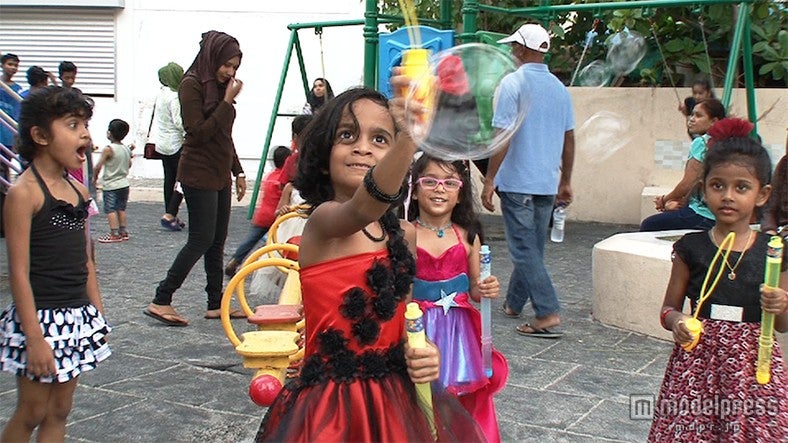 ドレスの子供／画像提供：毎日放送