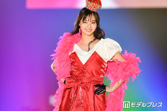 新川優愛 ワンピース ナミ姿で超絶美脚を披露 Tgc熊本19 モデルプレス