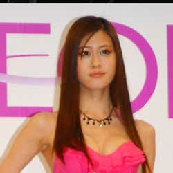 武井咲 新作ゆかた 水着発表会に登場 今年はバストメイクを強化 モデルプレス