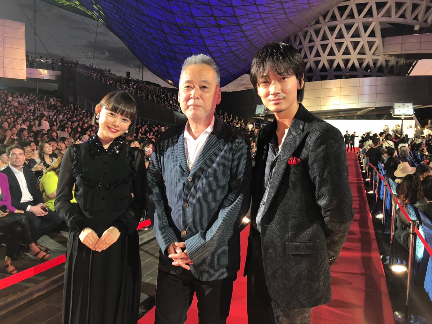 綾野剛＆杉咲花、第24回釜山国際映画祭レッドカーペット登場「非常に興奮」「光栄」＜楽園＞