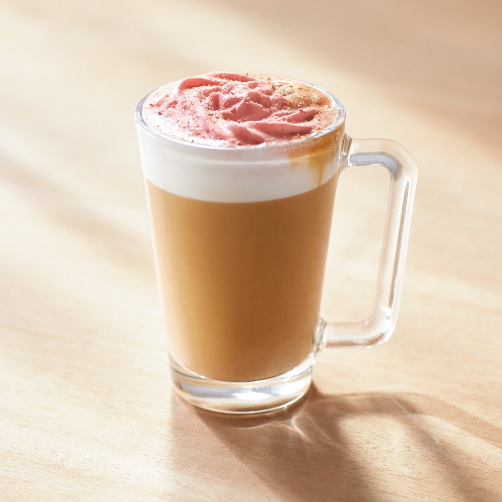 さくら マキアート¥1,050（店内利用の場合）¥1,031（持ち帰りの場合）／画像提供：スターバックス コーヒー ジャパン