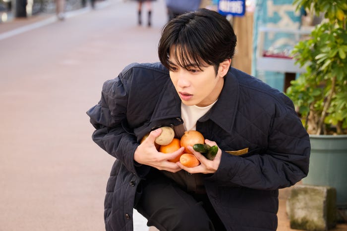 志尊淳仁村紗和「10回切って倒れない木はない」第1話(C)日本テレビ