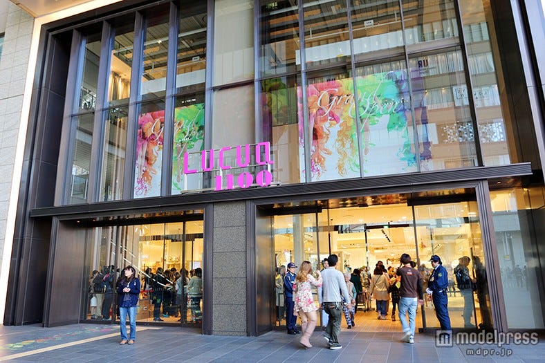 約2000人が行列、国内最大級の駅型商業施設「ルクア1100」が大阪に開業