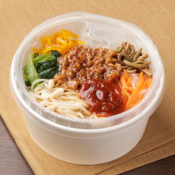 特製辛みそたれで食べる！旨辛ビビンバ（麦入りごはん）（税込598円）（提供写真）