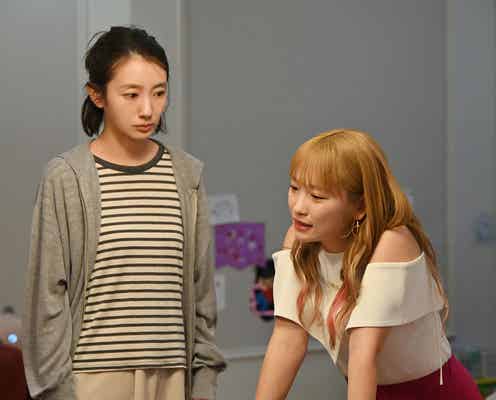 波瑠&川栄李奈が語る撮影秘話 Snow Man向井康二は「ずっと喋っています」・田中みな実と1番盛り上がった“意外”な話題は?【「フェイクマミー」インタビュー】