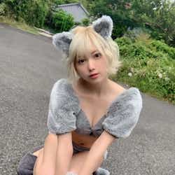 モデルプレス - “金髪ショート美女”篠崎こころ、美バスト披露の猫コスに「可愛い」の声続々