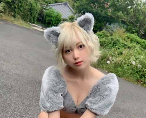 “金髪ショート美女”篠崎こころ、美バスト披露の猫コスに「可愛い」の声続々