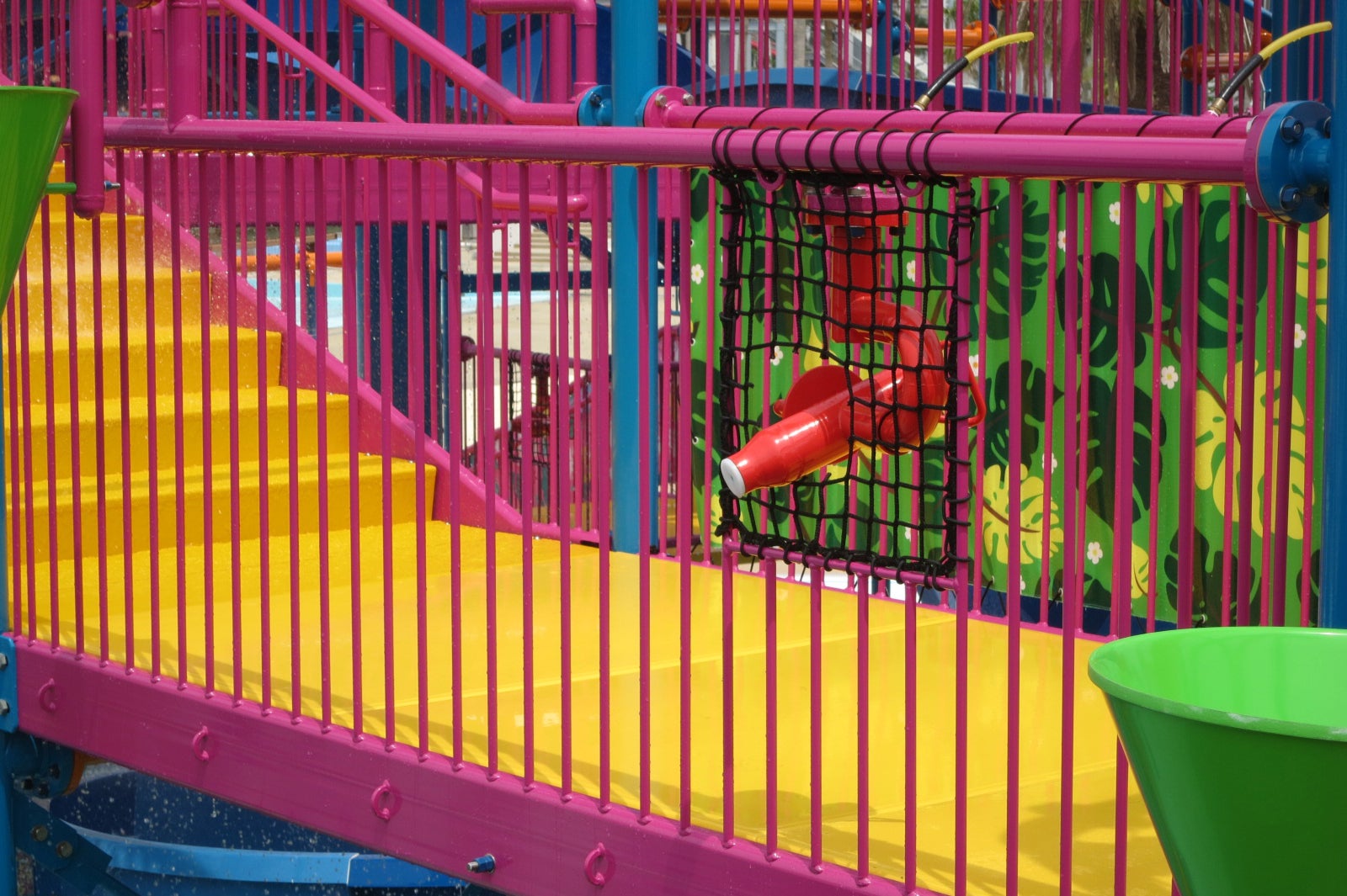 複雑に入り組んだ中に様々な仕掛けが施されている／画像提供：長島観光開発