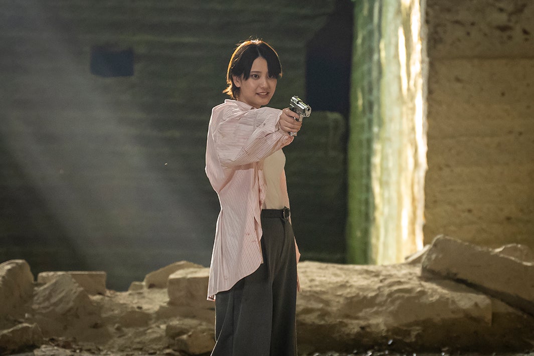 山崎紘菜（C）カンテレ、テレビ西日本