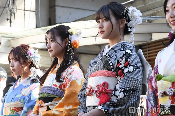 佐藤璃果、金川紗耶、中村麗乃、北川悠理 (C)モデルプレス