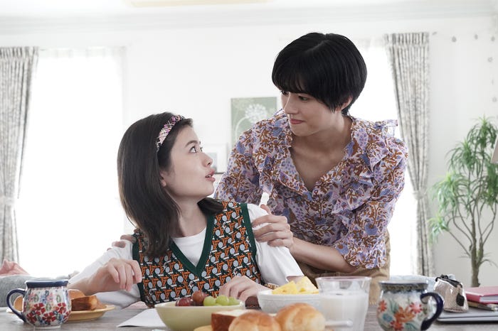 小芝風花、佐久間由衣 「彼女はキレイだった」第9話より(C)カンテレ・フジテレビ