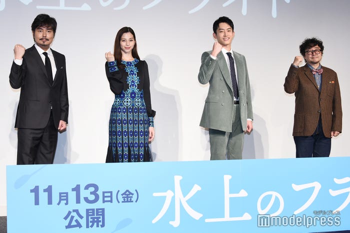 小澤征悦、中条あやみ、杉野遥亮、兼重淳監督(C)モデルプレス