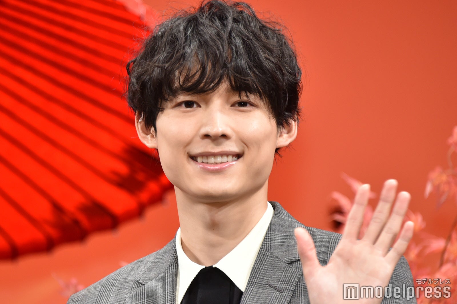 イケメン美容師役で西島秀俊を嫉妬させた松村北斗（C）モデルプレス