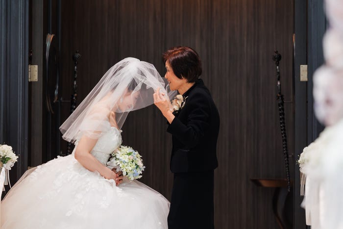 手島優のウェディングショット(提供写真)