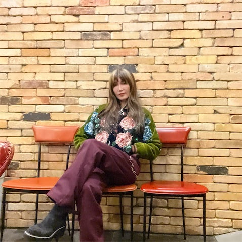 工藤静香、花柄スカジャン姿がカッコよすぎると反響「超似合ってる」「お洒落！！」