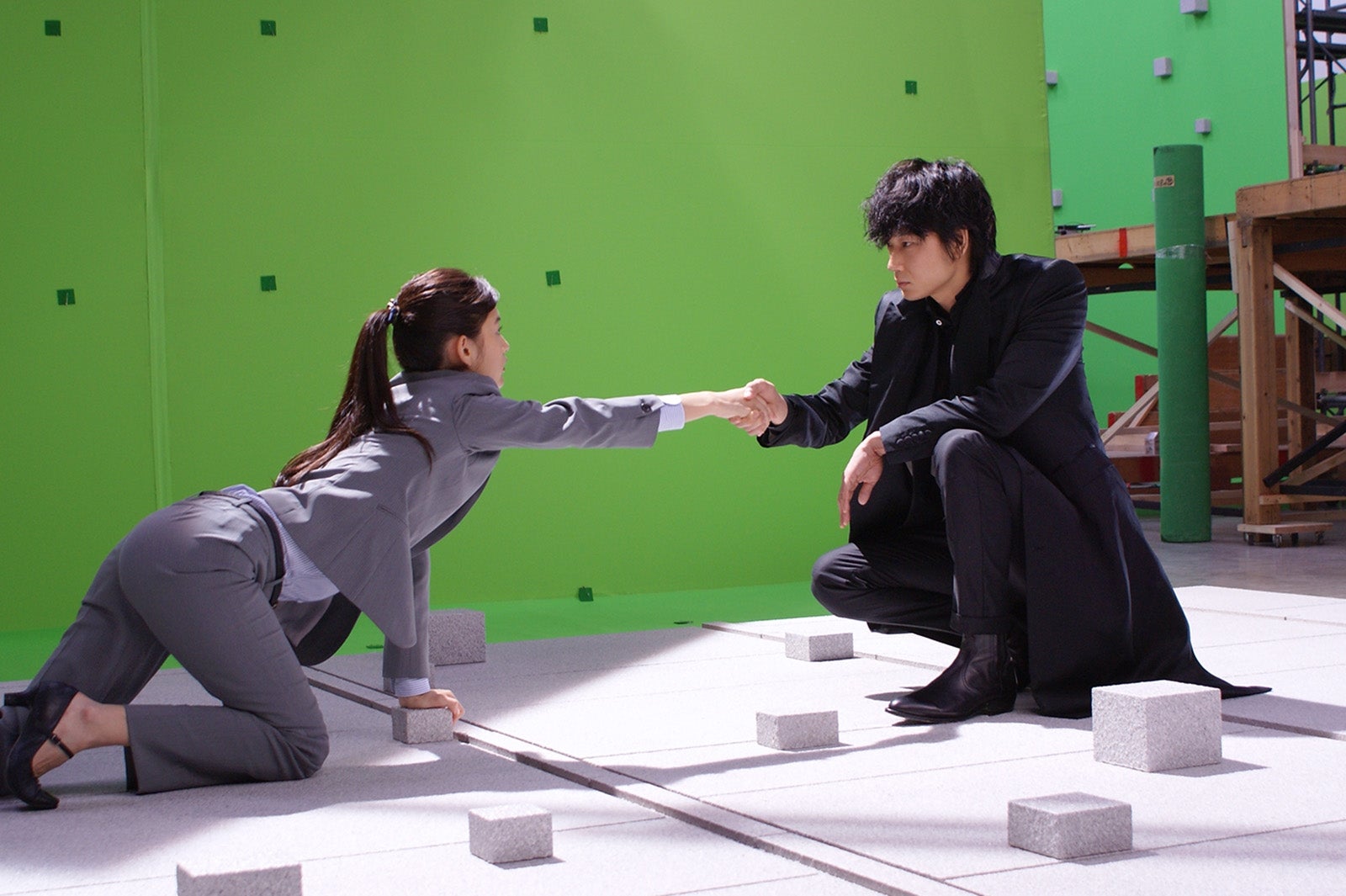 綾野剛の一言で活気づく現場 2つの表情にスタッフ感嘆