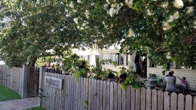 隠れ家的なたたずまいの「パドックベーカリー」（参加者撮影）