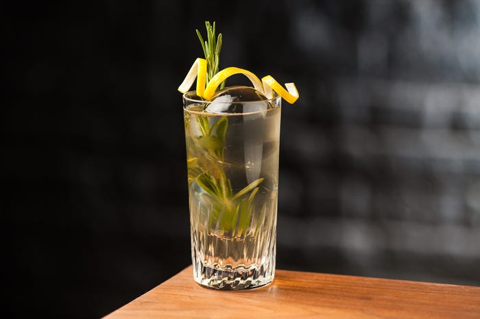 シルバー ニードル ハイボール1,800円(税抜)/画像提供:スターバックス コーヒー ジャパン