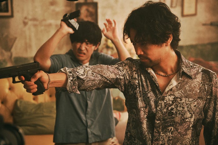 佐野玲於、桐谷健太「インフォーマ -闇を生きる獣たち-」(C)AbemaTV,Inc.