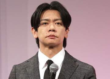 変装もせず空港職員と大モメの人気芸人 ベビーカー巡り熱血交渉 目撃の野田クリスタル「パパしてるな～」