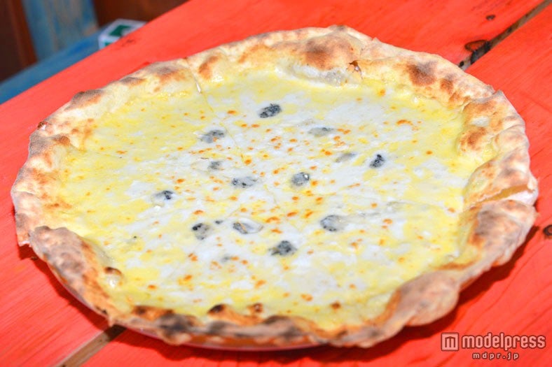 韓国女子旅で訪れたい絶品チーズグルメ／「へファトルセアジョッシ」のゴルゴンゾーラチーズたっぷりの絶品ピザ
