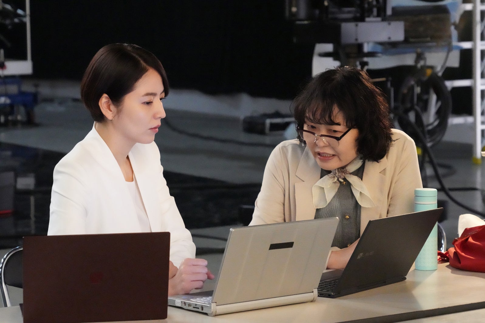 長澤まさみ、池津祥子（C）カンテレ