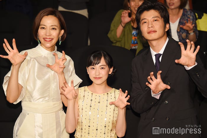 (左から)木村佳乃、芦田愛菜、田中圭(C)モデルプレス