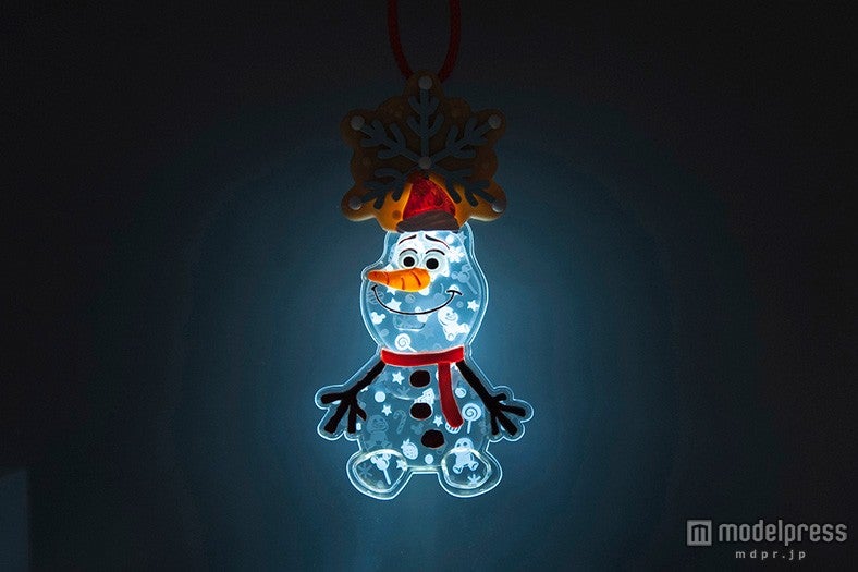 2パーク共通：トゥインクルペンダント（点灯状態）（C）Disney