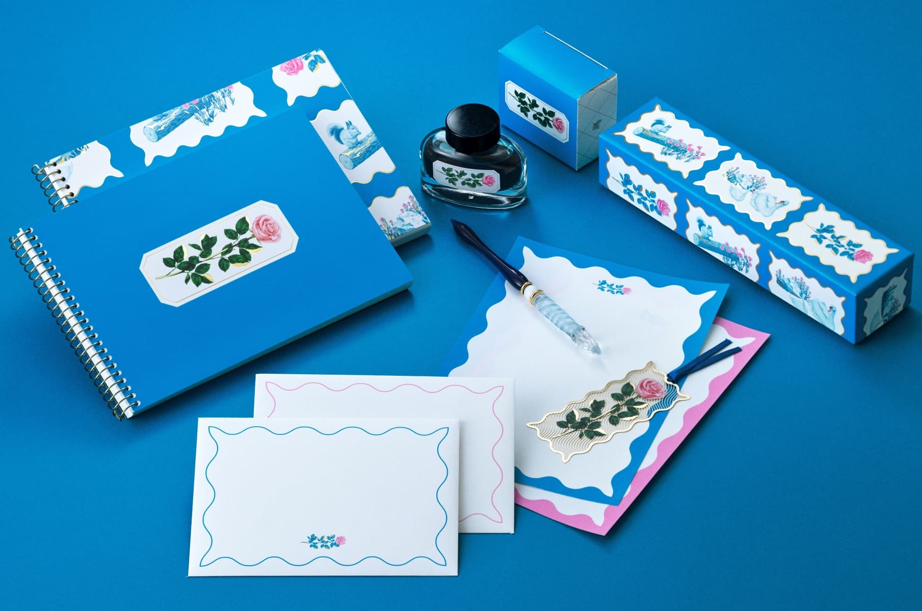 チョコレートブランド「RURU MARY’S」が「蔦屋書店」とコラボ♡ 鮮やかなブルーのステーショナリーを全国で展開