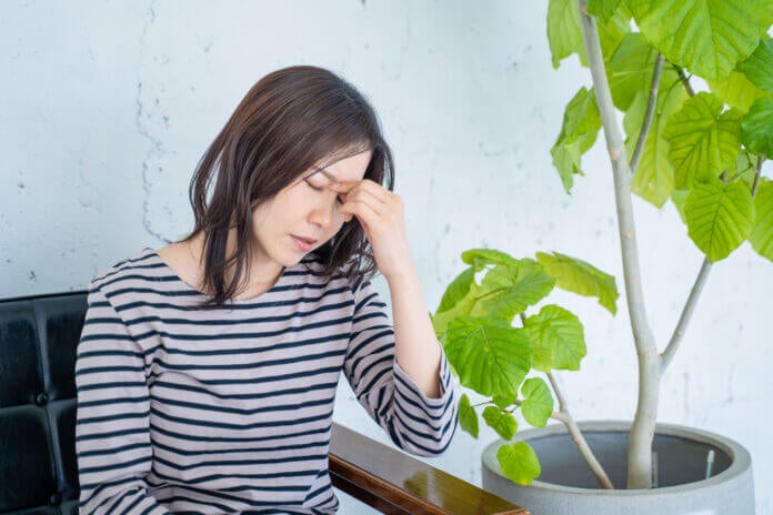 年上女性に「ただのおばさんじゃん…」男性が冷めるおばさん行動5選