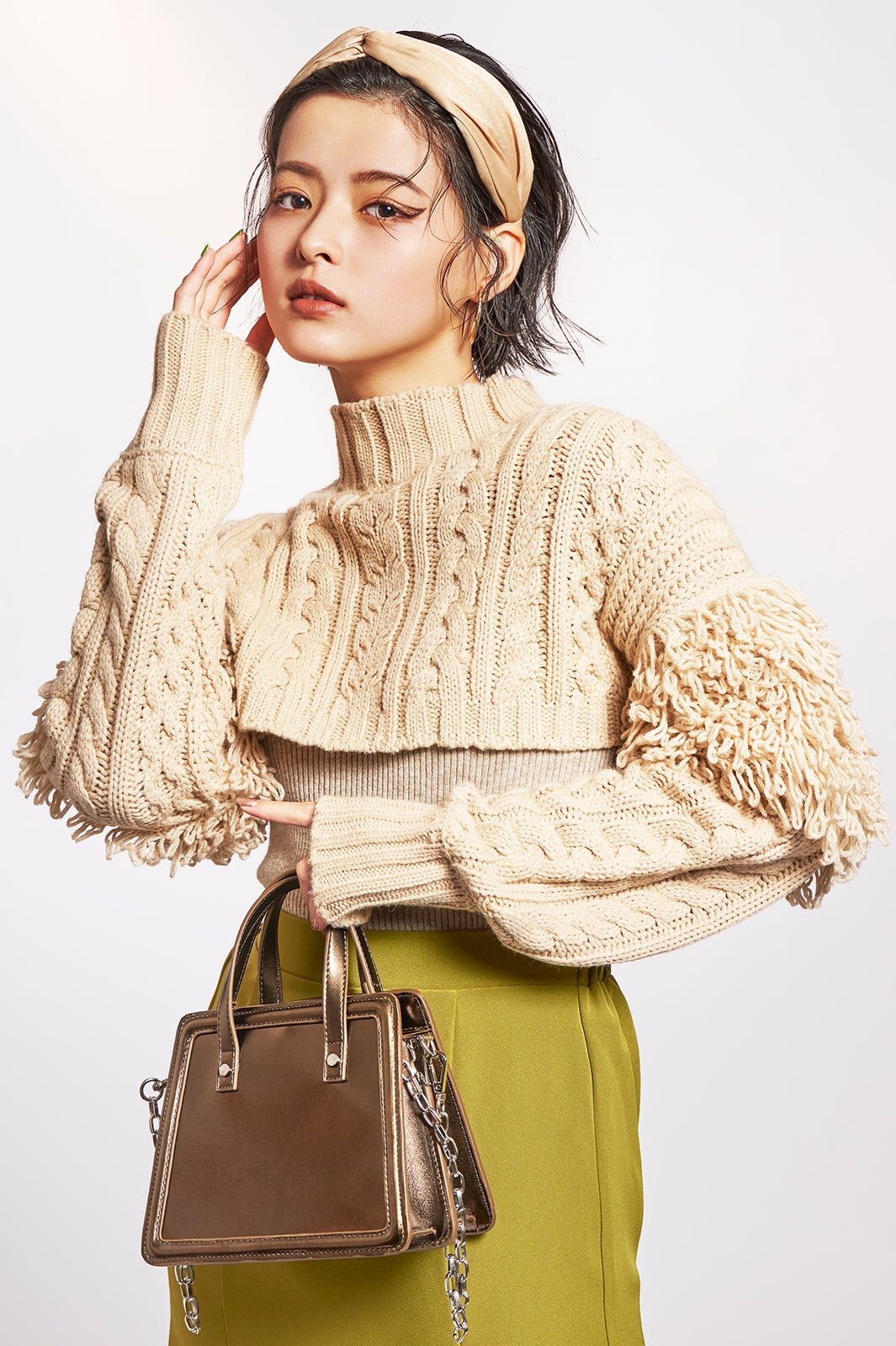 トップス：MURUA
スカート：moment＋
バッグ：MURUA
ブーツ：MURUA
（提供写真）