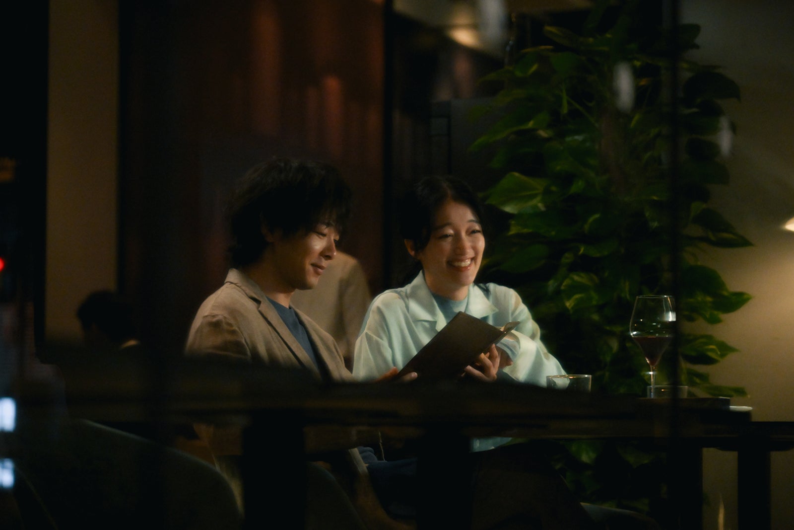 中村倫也、入山法子「DOPE 麻薬取締部特捜課」第7話（C）TBS