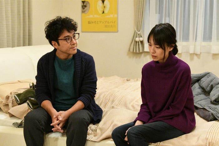 ムロツヨシ、戸田恵梨香/「大恋愛~僕を忘れる君と」第9話より(C)TBS