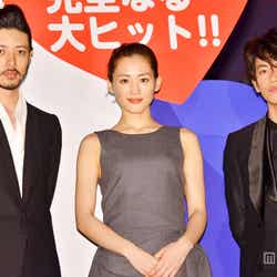 映画「リアル~完全なる首長竜の日~」初日舞台挨拶に登壇した(左から)オダギリジョー、綾瀬はるか、佐藤健