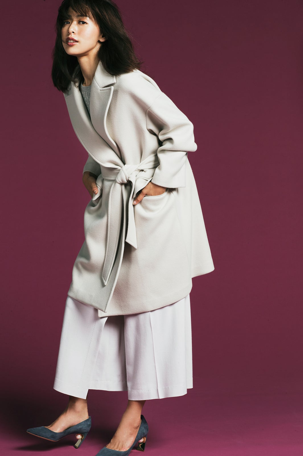 チュニック￥21,000、パンツ￥20,000、コート￥49,000／以上STUNNING LURE（C）TOPLOG