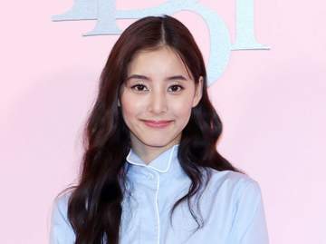 測ったら11頭身！「どこから脚生えてる？長すぎ」人気女優の私服姿に騒然「いやいや長っ」「可愛くて美しすぎる」ベストジーニスト